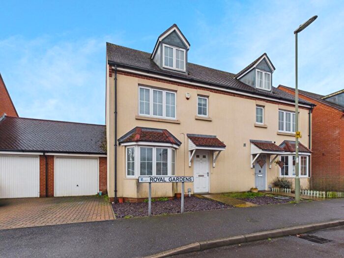 4 Bedroom Semi-Detached House For Sale In Royal Gardens, Tadley, RG26