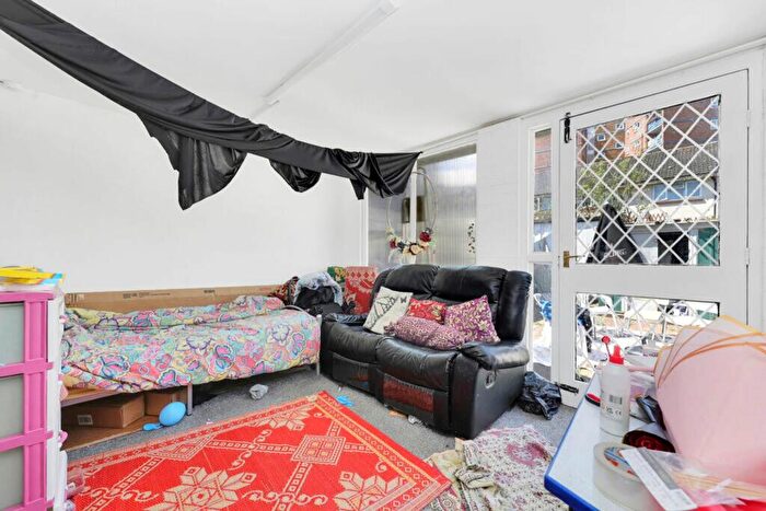 3 Bedroom Terraced House For Sale In Cleves Road, London, E6