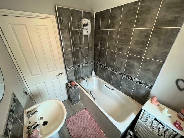 3 Bedroom House To Rent In Lewis Road, Oldbury, B68