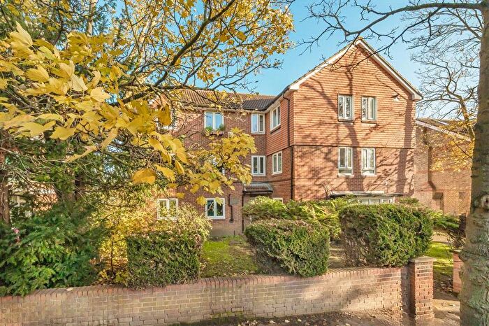 3 Bedroom Flat To Rent In Waldegrave Road, Teddington, TW11