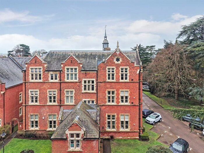 2 Bedroom Apartment For Sale In Lavender Close, Leatherhead, Surrey, KT22