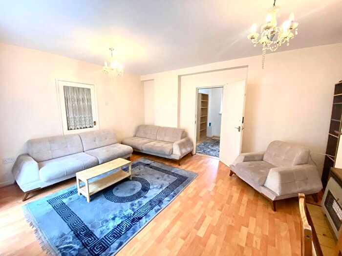 3 Bedroom Flat To Rent In Hilldrop Estate, London, Tufnell Park, N7