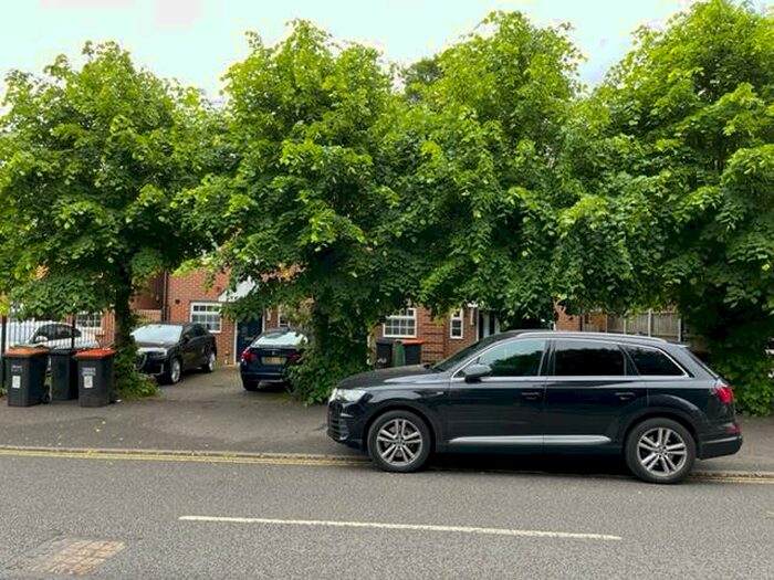 3 Bedroom Terraced House To Rent In Friars Walk, Dunstable, Bedfordshire, LU6