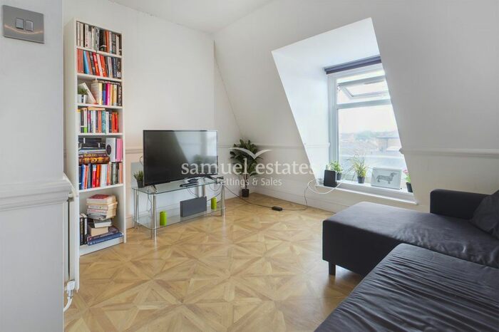2 Bedroom Flat To Rent In Balham High Road, Balham, SW12
