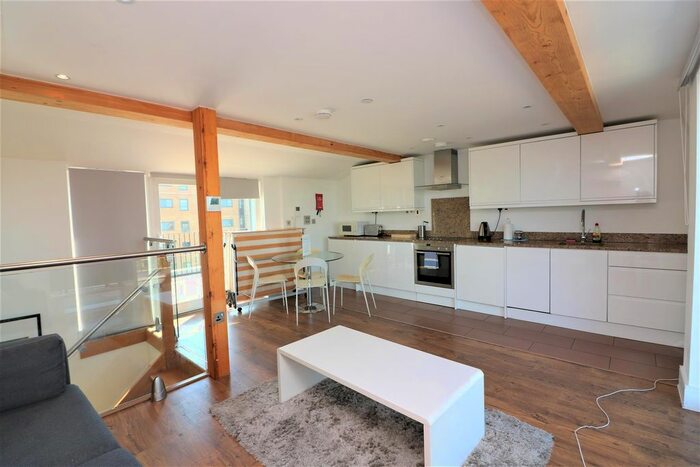 2 Bedroom Flat To Rent In Commercial Road, London, E14