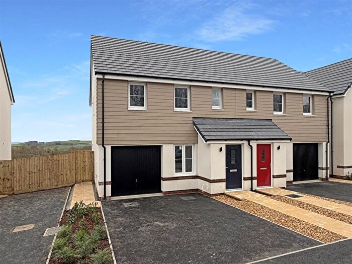 3 Bedroom Semi-Detached House For Sale In Abbotsham Park, Bideford, EX39