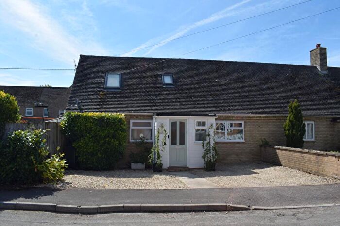 3 Bedroom Chalet For Sale In Orchard Way, Middle Barton, OX7