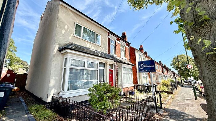 3 Bedroom Semi Detached House For Sale In Gristhorpe Road, Selly Park, Birmingham, B29