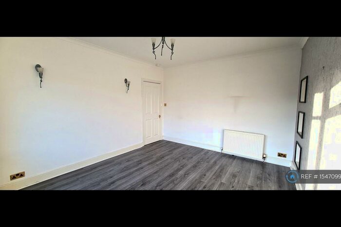 5 Bedroom Semi-Detached House To Rent In Penilee Road, Paisley, PA1