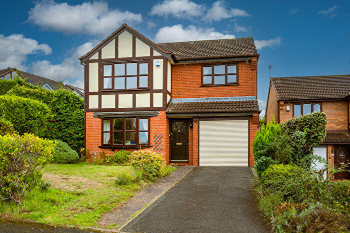 3 Bedroom Detached House For Sale In Wellington Close, Kingswinford, DY6