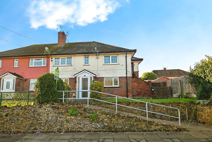 2 Bedroom Maisonette For Sale In Goad Avenue, Chatham, Kent, ME5