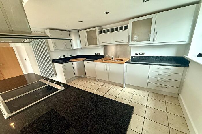 2 Bedroom Flat To Rent In Millharbour, London, E14