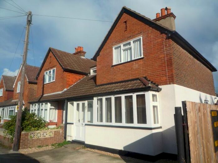 4 Bedroom Semi-Detached House To Rent In Deerbarn Road, Guildford, GU2