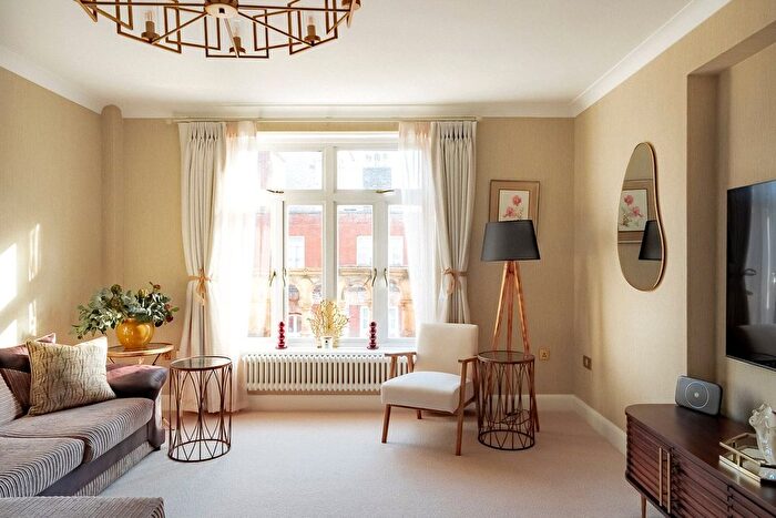 2 Bedroom Flat To Rent In Montagu Mansions, Marylebone, W1U