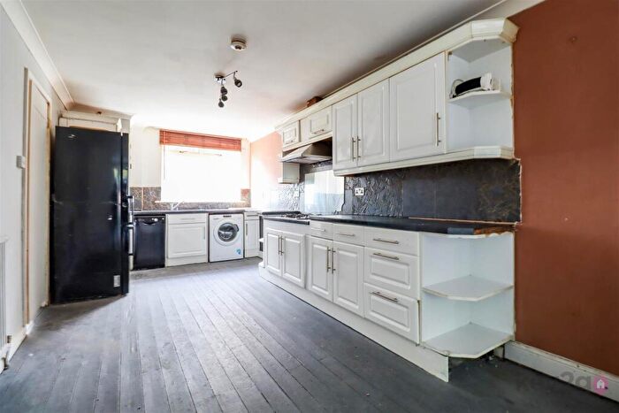 3 Bedroom Terraced House For Sale In Shortbrook Close, Westfield, Sheffield, S20