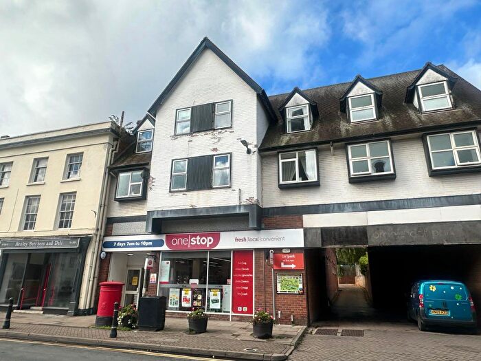 3 Bedroom Flat To Rent In High Street, Henley-In-Arden, B95