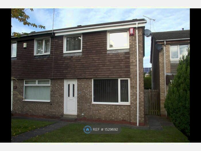 3 Bedroom Semi-Detached House To Rent In Oulton Close, Cramlington, NE23