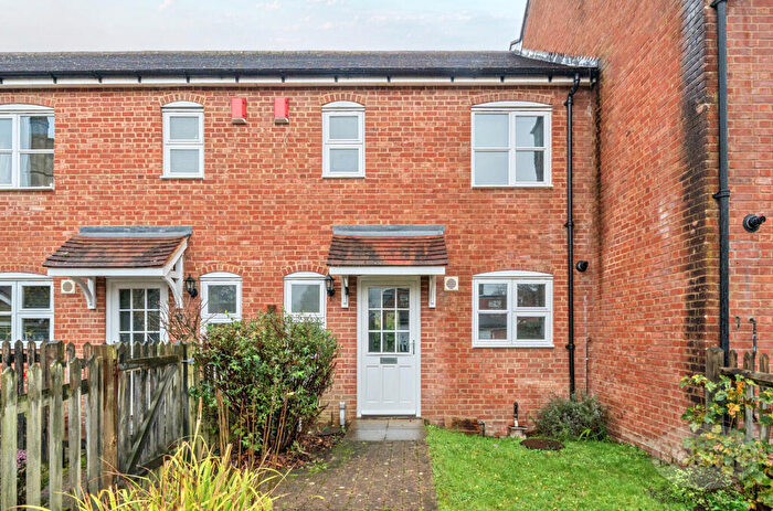 3 Bedroom Terraced House For Sale In Kingham Place, Farnham, Surrey, GU9
