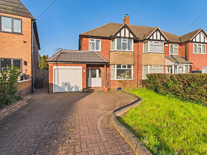 3 Bedroom Semi Detached House For Sale In St Thomas Close, Sutton Coldfield, B75