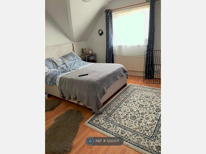 2 Bedroom Flat To Rent In Holly Court, London, SE6