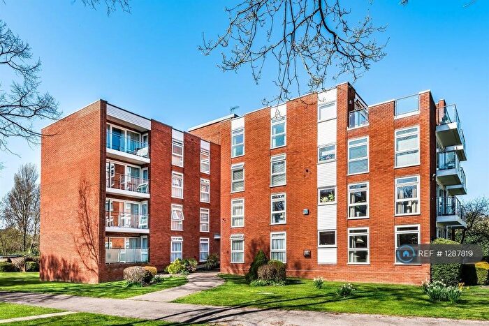 2 Bedroom Flat To Rent In Grosvenor Drive, Maidenhead, SL6