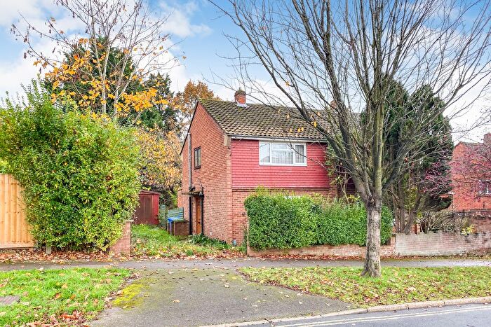 3 Bedroom Semi Detached House For Sale In West Road, Farnborough, GU14