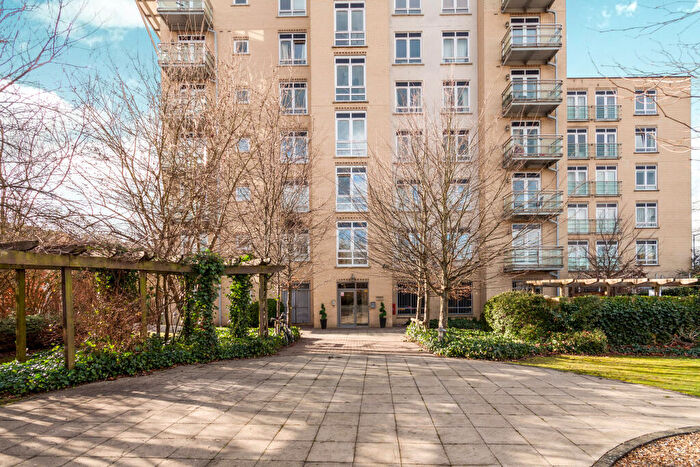 2 Bedroom Flat To Rent In The Meridian, Kenavon Drive, Reading, RG1