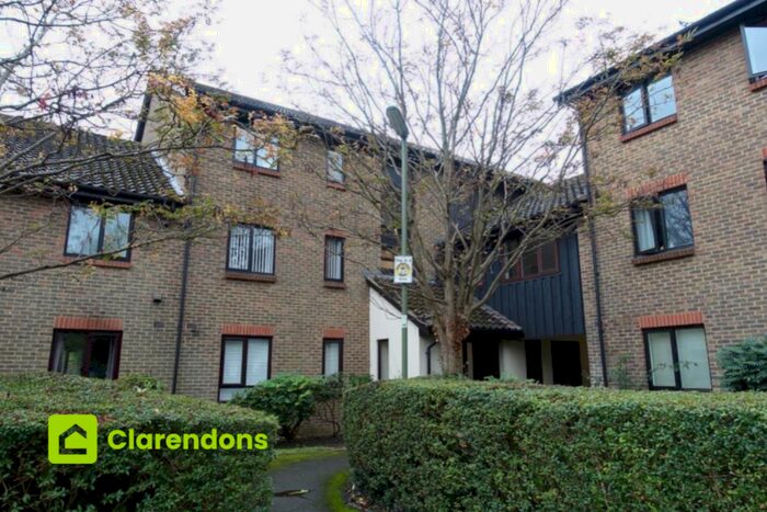 Studio To Rent In Langshott, Horley, RH6