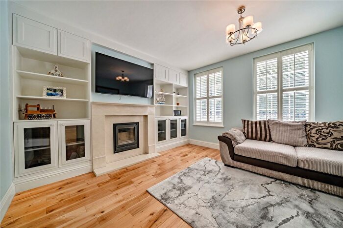 4 Bedroom Semi Detached House For Sale In Castlecombe Road, London, SE9