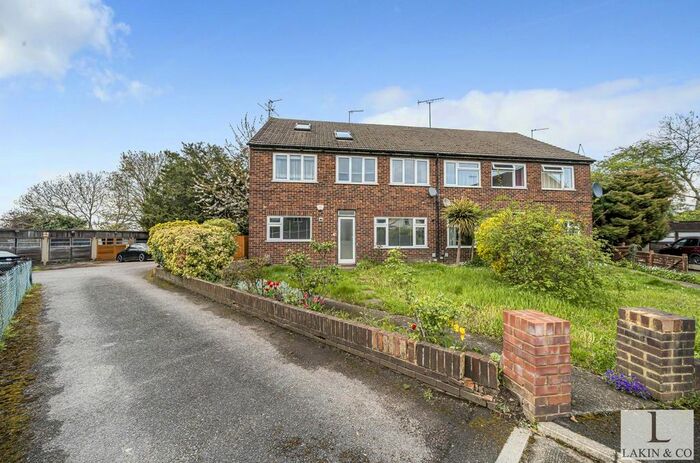 4 Bedroom Maisonette To Rent In Stanley Close, Uxbridge, UB8