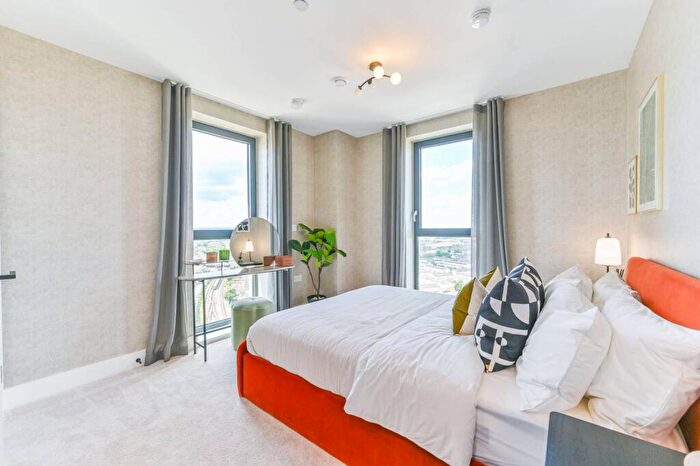 2 Bedroom Flat For Sale In London Square Croydon, Croydon, CR0