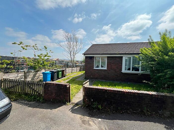 2 Bedroom Bungalow To Rent In Spencer Street, Oldham, OL1