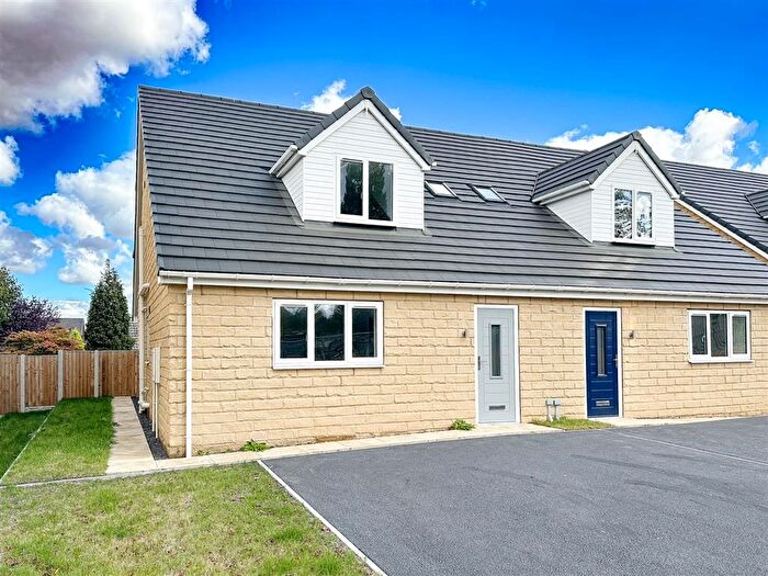 3 Bedroom Semi-detached Bungalow For Sale In Minsthorpe Lane, South Elmsall, Pontefract, WF9