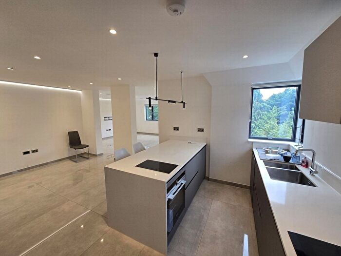 2 Bedroom Flat To Rent In Woodstock Road, Golders Green, NW11