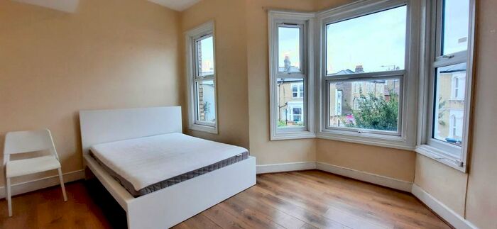 3 Bedroom Apartment To Rent In Manor Park Road, London, NW10