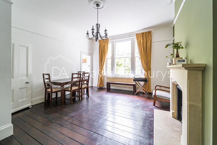 2 Bedroom Apartment To Rent In Abbey Road, West Hampstead, London, NW6