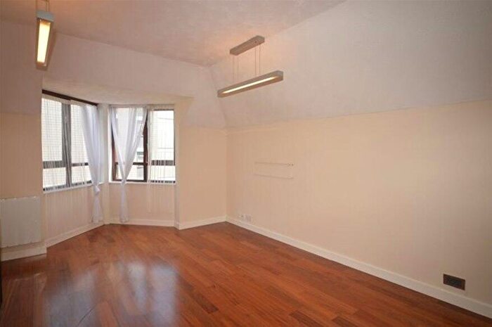 2 Bedroom Flat To Rent In Hatfield Road, St Albans, AL1