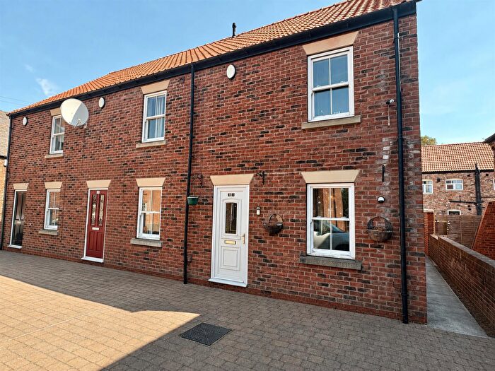 3 Bedroom End Of Terrace House To Rent In Stonegate, Thorne, DN8