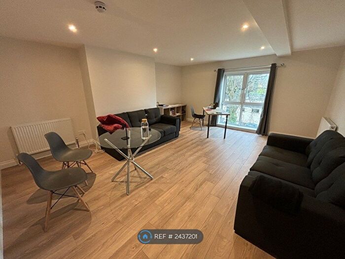 2 Bedroom Flat To Rent In Moorland Hall, Leeds, LS3