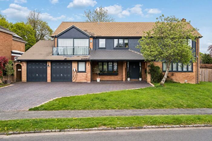 5 Bedroom Detached House For Sale In Seeleys Road, Beaconsfield, Buckinghamshire, HP9