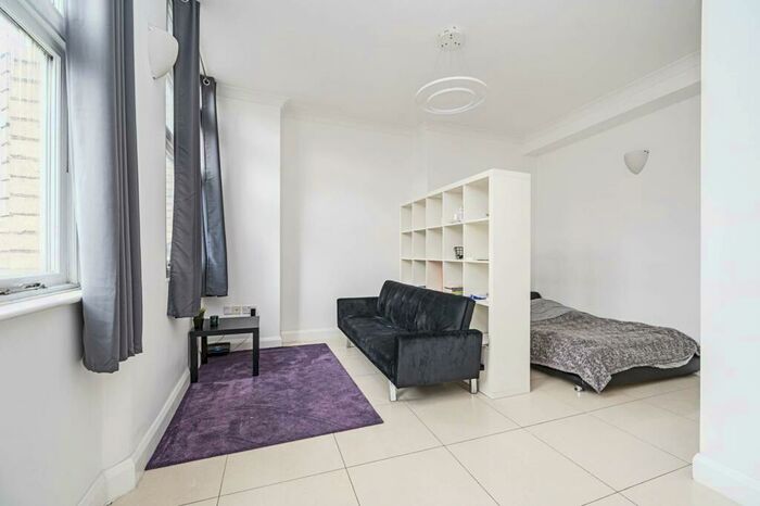 Studio To Rent In Commercial Street, Spitalfields, London, E1