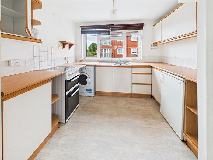 2 Bedroom Flat To Rent In Primrose Hill, Chelmsford, CM1