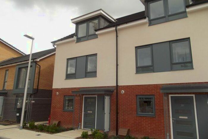 3 Bedroom End Of Terrace House To Rent In Padworth Avenue, Reading, RG2