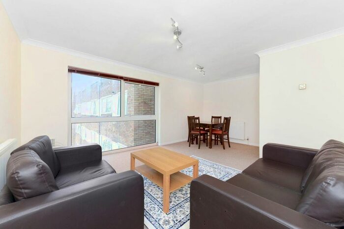 2 Bedroom Flat To Rent In Balmain Close, Ealing, W5