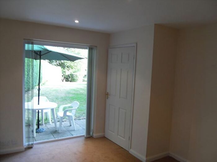 1 Bedroom Flat To Rent In The Annex, Birdhaven, Sandrock Hill Road, Farnham, GU10