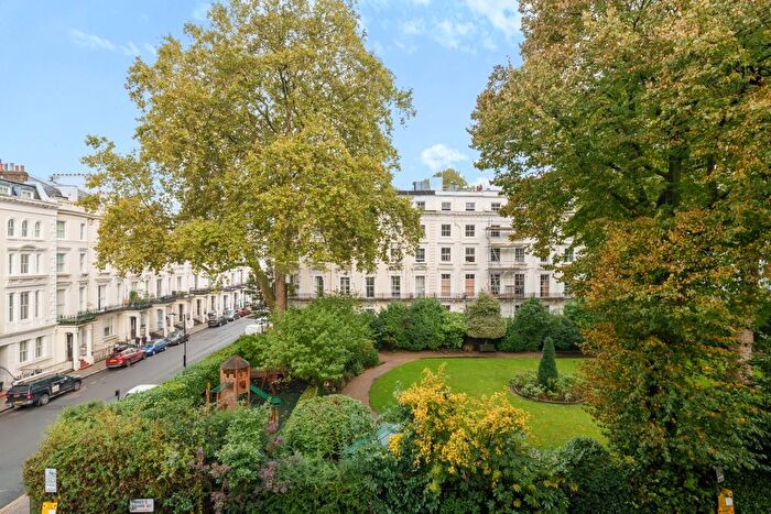 3 Bedroom Flat To Rent In Princes Square, London, W2