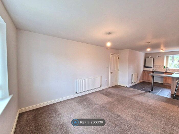 2 Bedroom Flat To Rent In Watling Street, Two Gates, Tamworth, B77