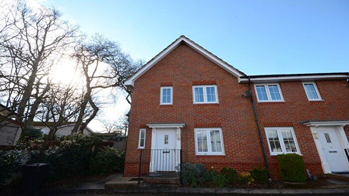 3 Bedroom Semi-Detached House To Rent In Bitterne Avenue, Tilehurst, Reading, RG31