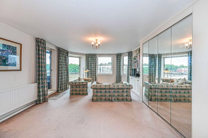 1 Bedroom Flat To Rent In Riverside Court, Nine Elms, London, SW8