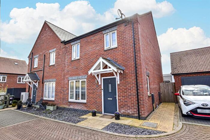 3 Bedroom Semi-Detached House For Sale In Horseshoe Close, Bourne End, HP1